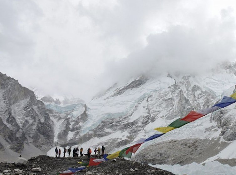 सगरमाथाको क्याम्प २ मा राखेकै ठाँउबाट सामान हरायो